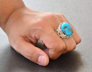 925 Ayar Gümüş Erkek Yüzük ile Doğal Arizona Turkuaz Taşı - Ham Taş Tasarımlı El Yapımı Takı - Görsel 7