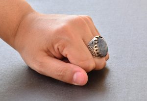 Erkekler için Düz 925 Ayar Gümüş Yüzük Gerçek Doğal Bej Ağaç Taşı Değerli Taş Yüzük Vintage Tasarım Değerli Taş Takı Erkek Gümüş Yüzük Başak Burcu Takı Hediye Olarak Ağaç Taşı Sembolik Takı - Görsel 7